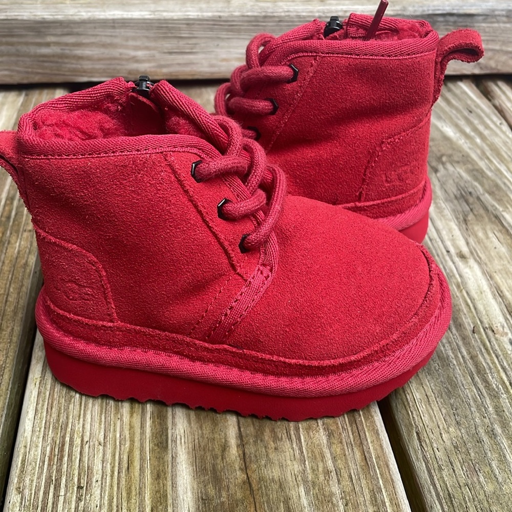 UGG Neumel II Toddler Chukka Boots Red Suede Size 6